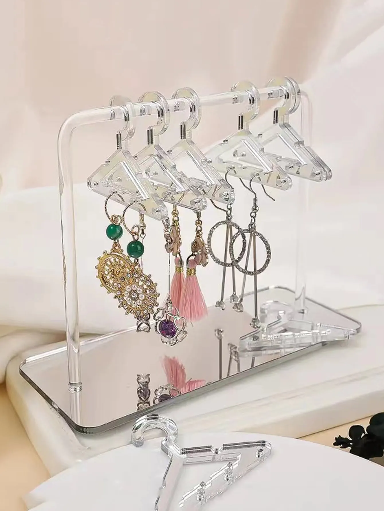 1pc Clear Clothes Hanger Design Jewelry Tower, Simple Plastic Earrings Storage Tower For Desk