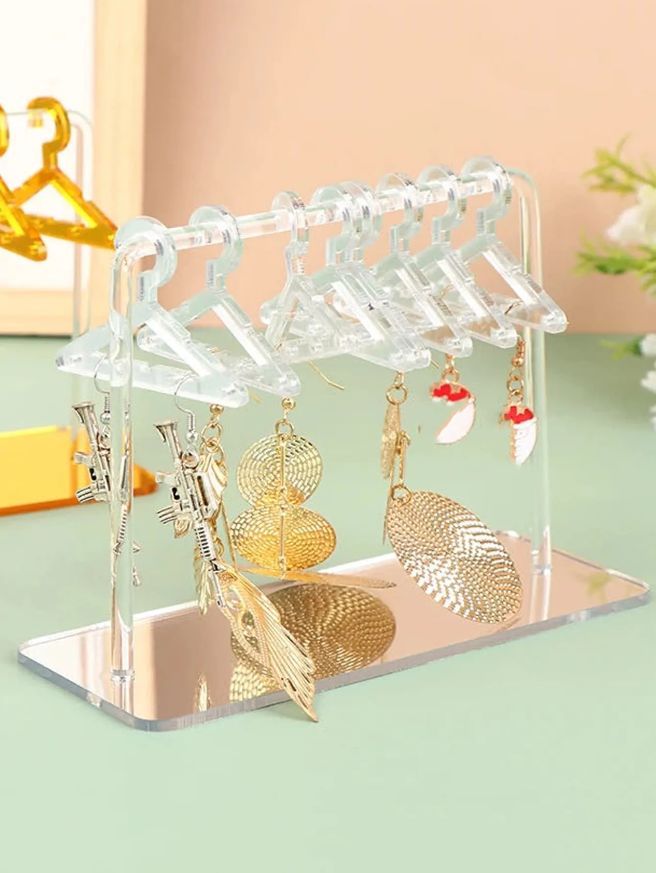 1pc Clear Clothes Hanger Design Jewelry Tower, Simple Plastic Earrings Storage Tower For Desk