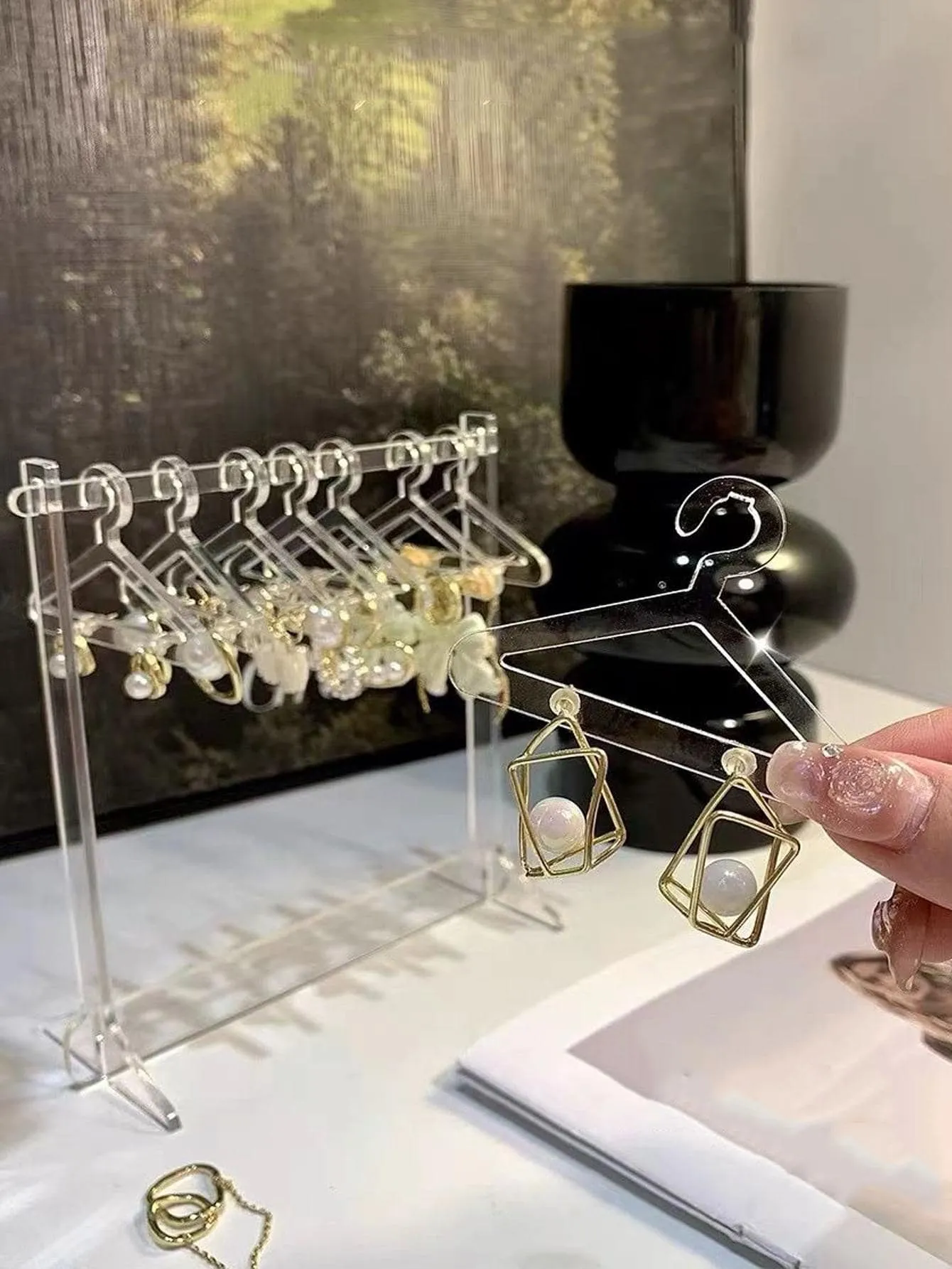 1pc Clear Clothes Hanger Design Jewelry Tower, Simple Plastic Earrings Storage Tower For Desk