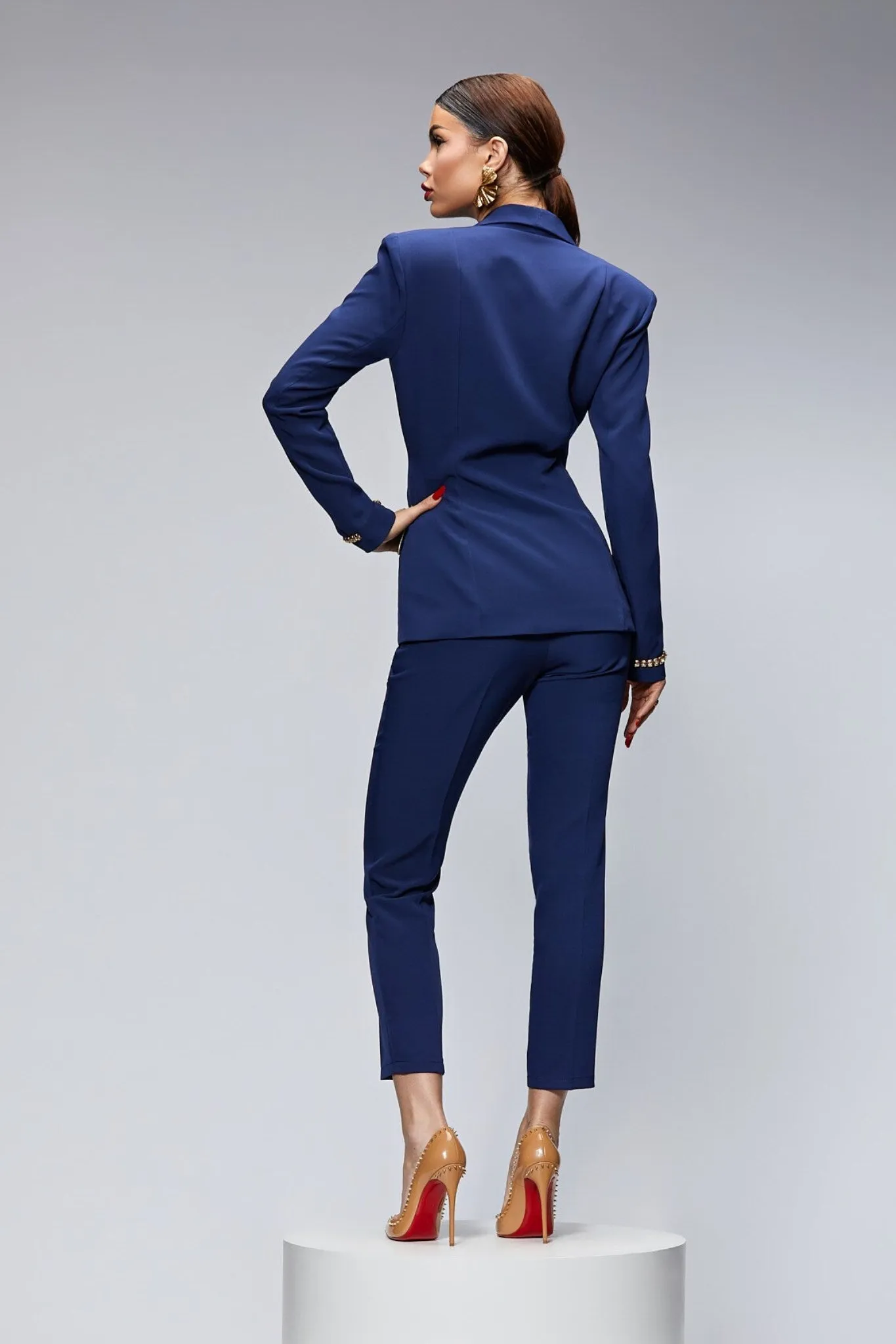 Completo tailleur elegante blu notte Bby con rifiniture dorate